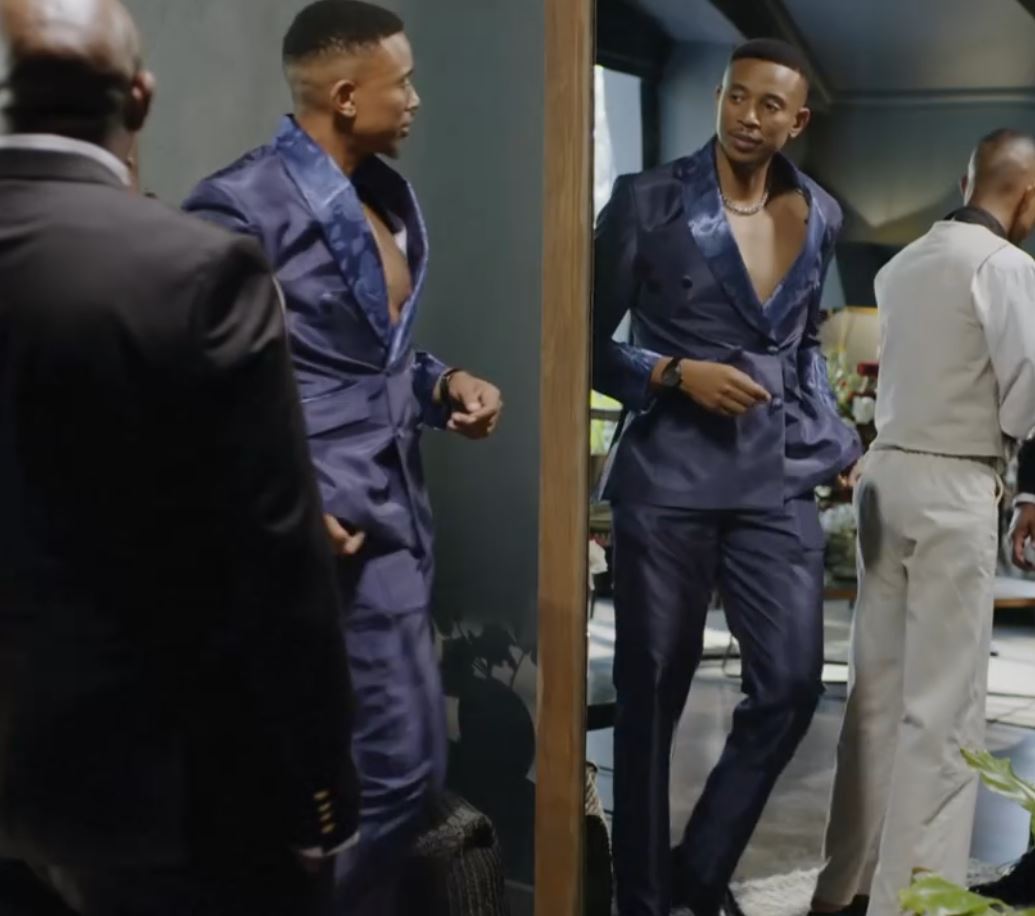 #SkeemSaam:
Lehasa’s cousin Kananelo arrives at the wedding looking very handso…