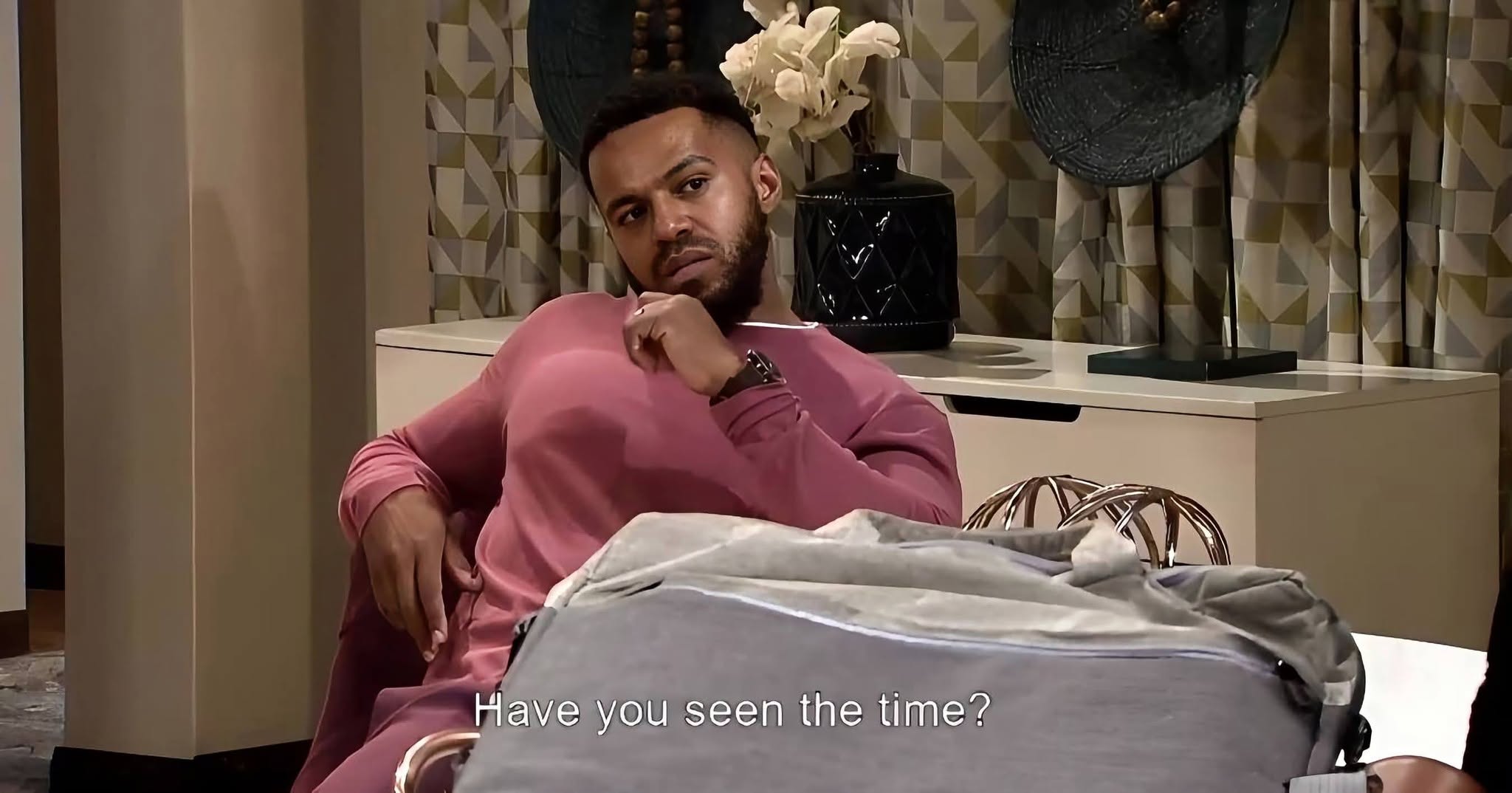 Tonight on #SkeemSaam Lehasa is màd at Pretty for coming home late.