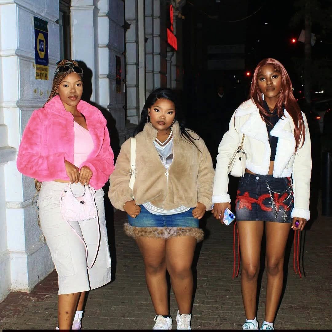 It’s a Friday

#fblifestyle #fypviral #viralpost2026 #HouseOfZwide #fridayvibes